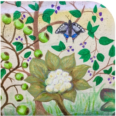 Papillon posé sur une fleur blanche peinte