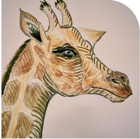 Détail de la girafe dessinée aux marqueurs
