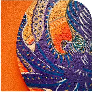 Disque en liège : poisson orange et violet sur fond bleu